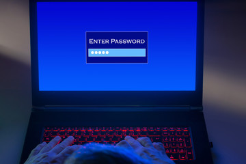 Passwort eingeben im Laptop