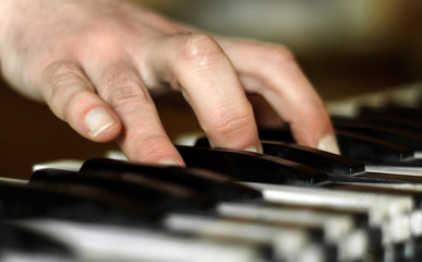 Hand of pianist