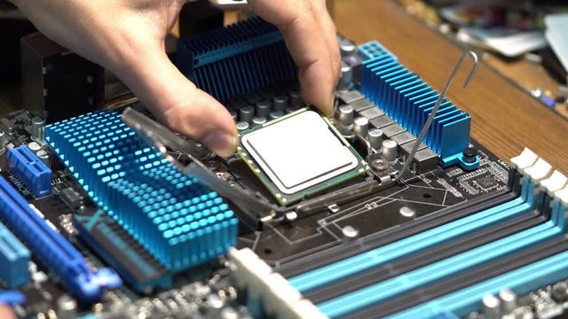 Master sets the processor to the motherboard