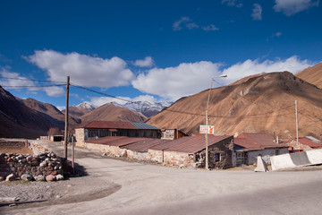 Kaukaz - Gruzja w zimowej szacie. Caucassus mountains in Georgia. © rogozinski