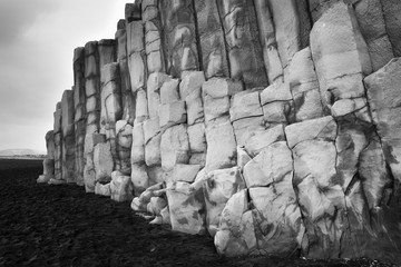 Basaltsäulen in Reynisfjara | Island - Monochrom