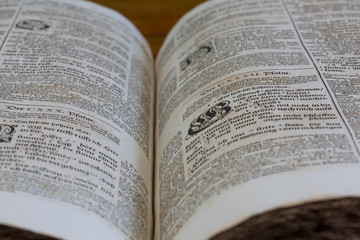 Fototapeta premium Uralte Bücher und Schriften