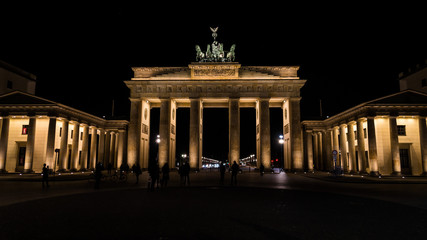 Obraz premium Illuminated Brandenburg Gate at night in Berlin, capital of Germany