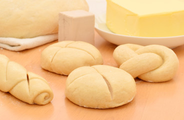 Hefeteig und Laugenbrötchen