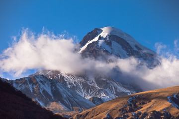Kazbeg - Kaukaz - Gruzja w zimowej szacie. Caucassus mountains in Georgia. © rogozinski