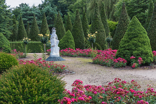 Images of the Portuguese garden in the park Mondo Verde.
