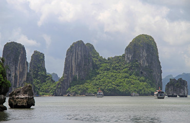 Fototapeta na wymiar Ha long bay in Vietnam