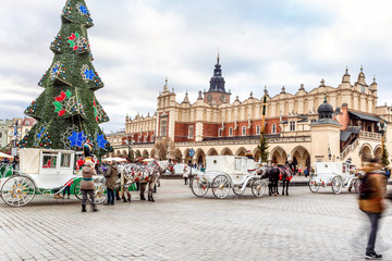 Fair in KRAKOW. Main Market Square and Sukiennice in the evening. - 132621945