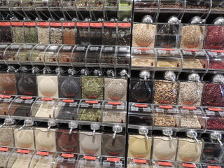 Conserves: bonbons, chocolat et fruits secs
