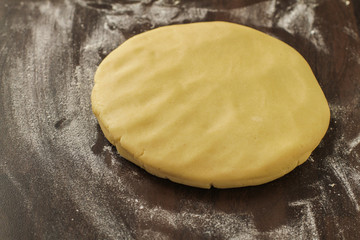 Laying down doung on the floured table