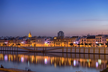 Barrio de Triana visto desde la orilla de Sevilla
