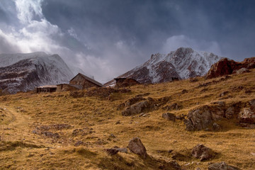 Kaukaz - Gruzja w jesiennej szacie. Caucassus autumnal mountains in Georgia.