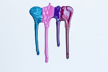 Лак для ногтей течет