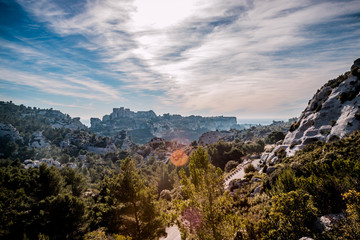 Panorama sur le village et le château des Baux de provence