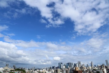 夏の東京街並み