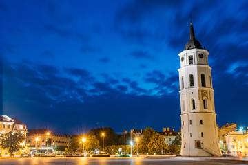 Fototapeta premium Vilnius, Lithuania. Night Or Evening View Of Bell Tower Near Cathedral At The Cathedral Square