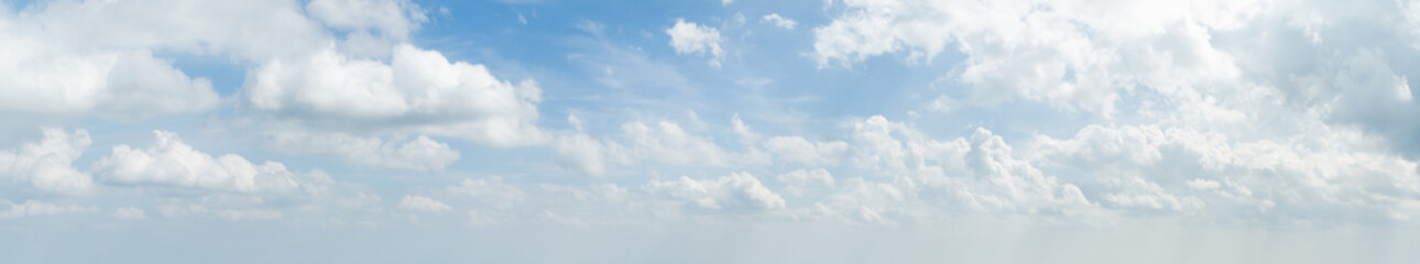Fototapety  Panorama białej chmury i błękitnego nieba o poranku