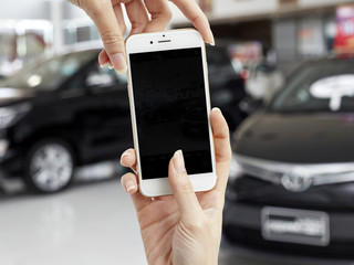  woman with smart phone