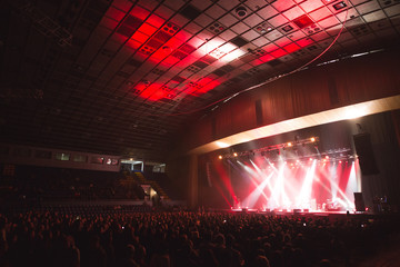 Fototapeta na wymiar Spectators in the large concert hall.