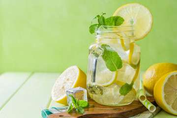 Classic lemon and mint lemonade
