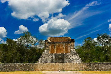 Chief Guest seat of the whole stadium of Chichen Itza (front)