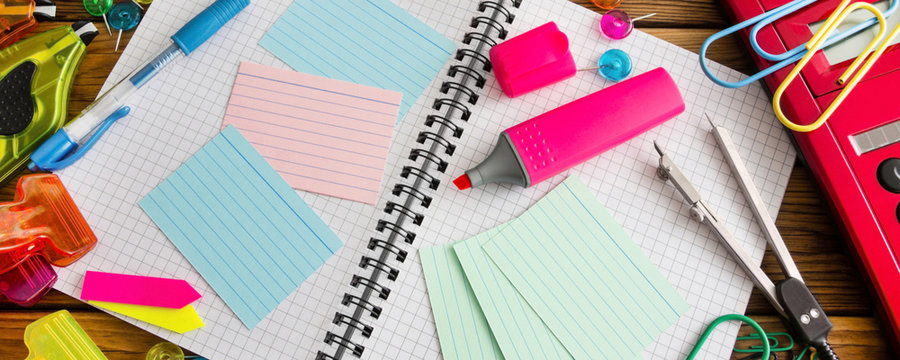 Arbeitsplatz - Schreibtisch