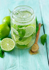 lime lemonade with ice and mint