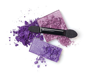 Violet eyeshadow with an applicator