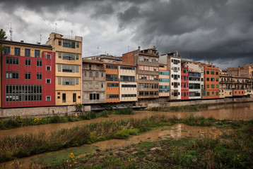 Fototapeta premium Old Riverside Houses in Girona
