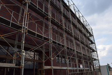 改修工事現場の足場