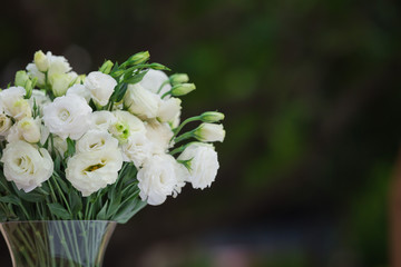 Fototapeta premium Beautiful white roses in a glass jar