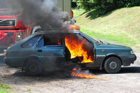 Burning car © Grzegorz Lenkiewicz