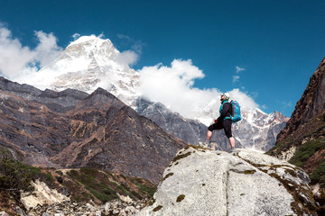 Fototapeta premium Mountain View and Person staying on Rock