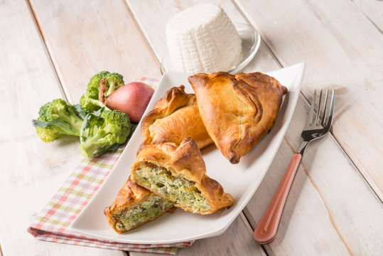 oven panzerotti with broccoli and ricotta cheese