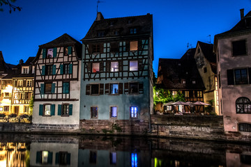 Fototapeta na wymiar La Petite France de nuit à Strasbourg