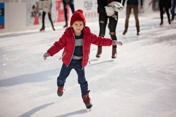 Happy boy with red hat, skating during the day, having fun - obrazy, fototapety, plakaty