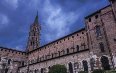 Fototapeta na wymiar Toulouse Basilique Saint Seurin sombre
