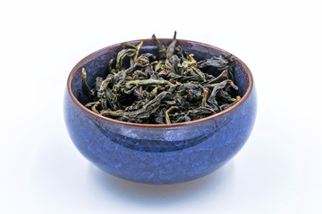 Chinese Oolong Green tea. (Feng Huang Dan Cong) in a blue ceramic bowl.