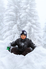 Fototapeta na wymiar A child in the snow in Switzerland