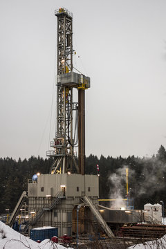 Bohrturm f&uuml;r Hydraulic Fracturing zur Suche nach tiefen Energiequellen