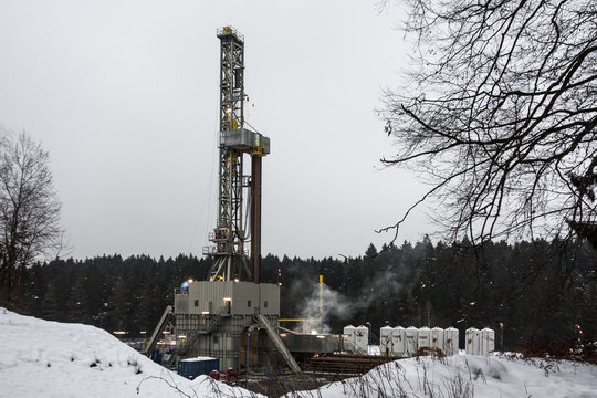Bohrturm f&uuml;r Hydraulic Fracturing zur Suche nach neuen Energiequellen