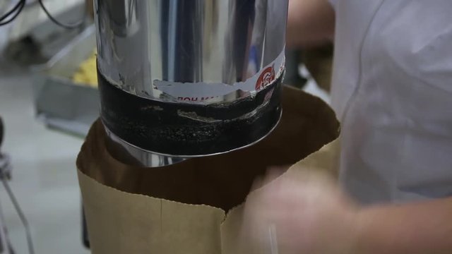 packaging of macaroni in bags
