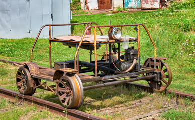 Railway trolley to broad gauge