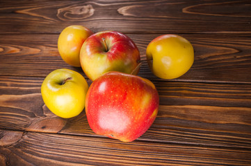 Apples on the table, яблоки на столе