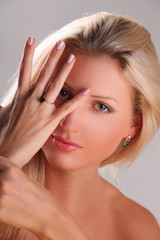 Fototapeta premium nude blonde girl with golden ring emerald and diamond