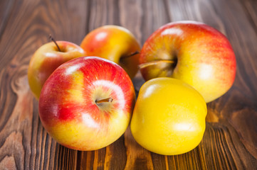 Apples on the table, яблоки на столе