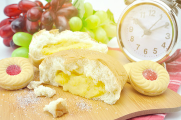 Custard cream bun with strawberry cookies jam and fruit for peop