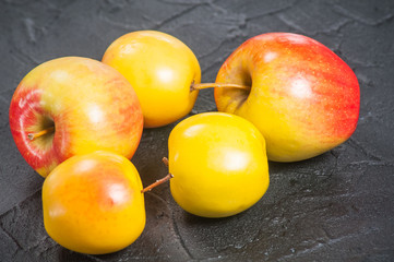 Apples on the table, яблоки на столе