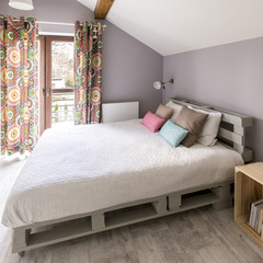 Pallete bed in modern bedroom
