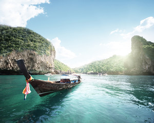 Fototapeta na wymiar boat on the beautiful sea, Phi Phi island, Thailand